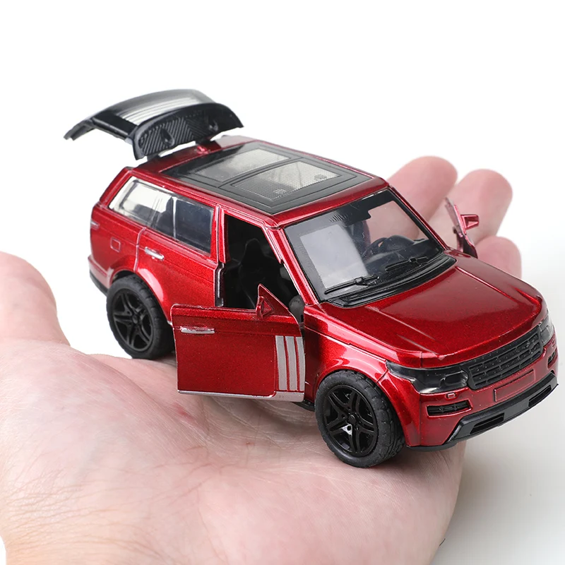 (Beutelte) Nachbildung eines Range Rover-Spielzeugautos im Maßstab – Bild 2