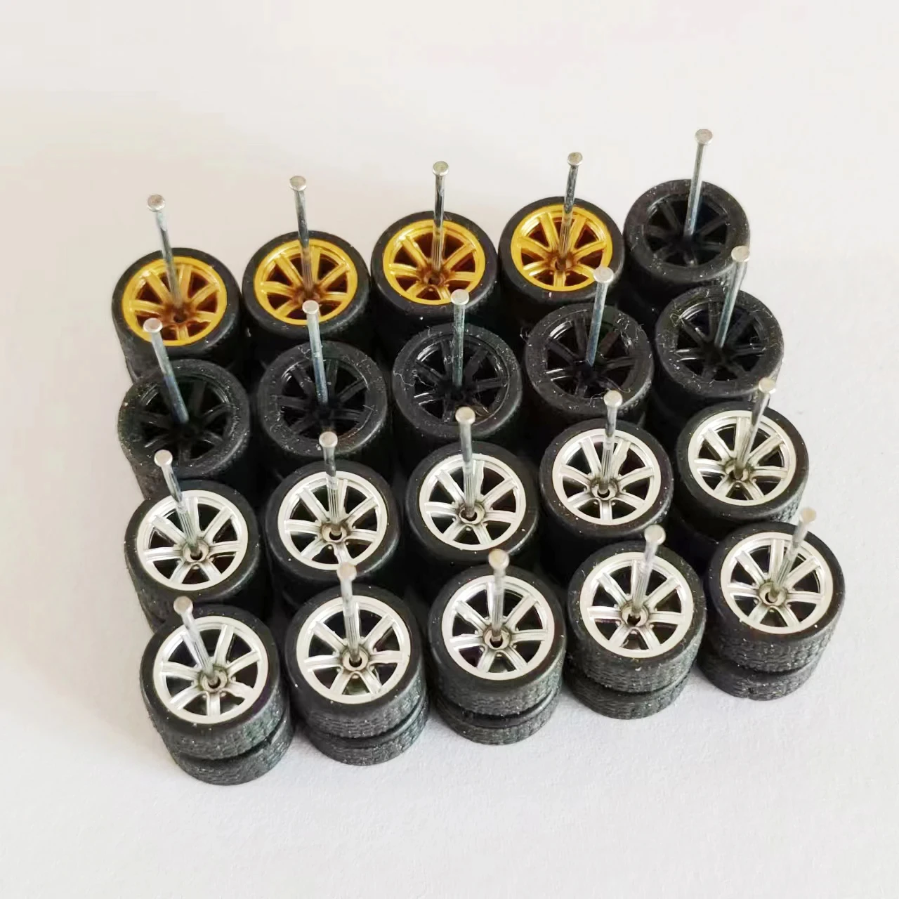 1/64 Reifen-Paket Radsatz 9,8mm 10,8mm 11mm 13mm 14mm 17mm für 1:64 Modellautos Domeka/Tomy/Hot (10 Stück)