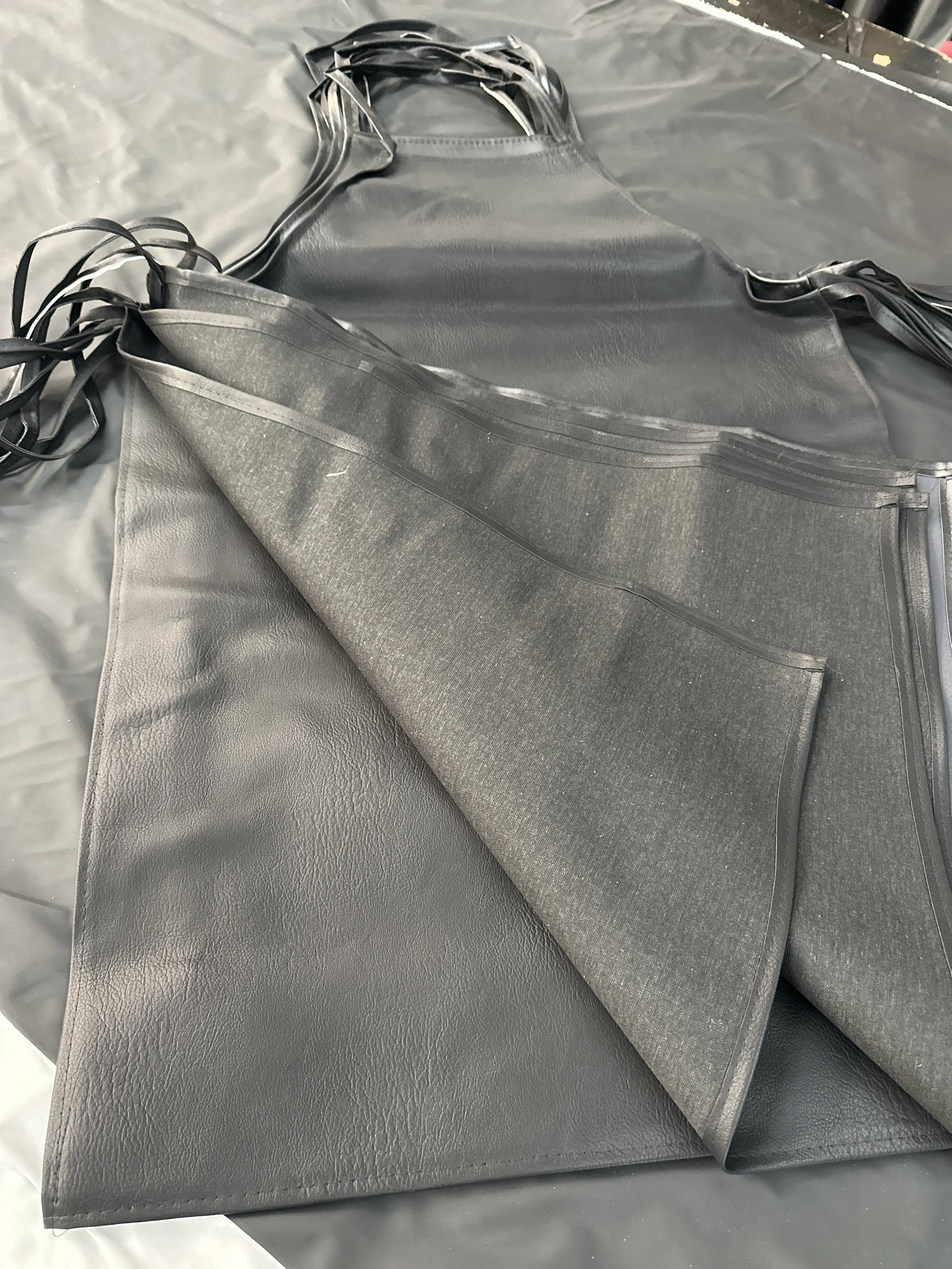 97×65CM Leder-Schweißschürze aus Polyurethan, Schweißer-Ausrüstung – Bild 3
