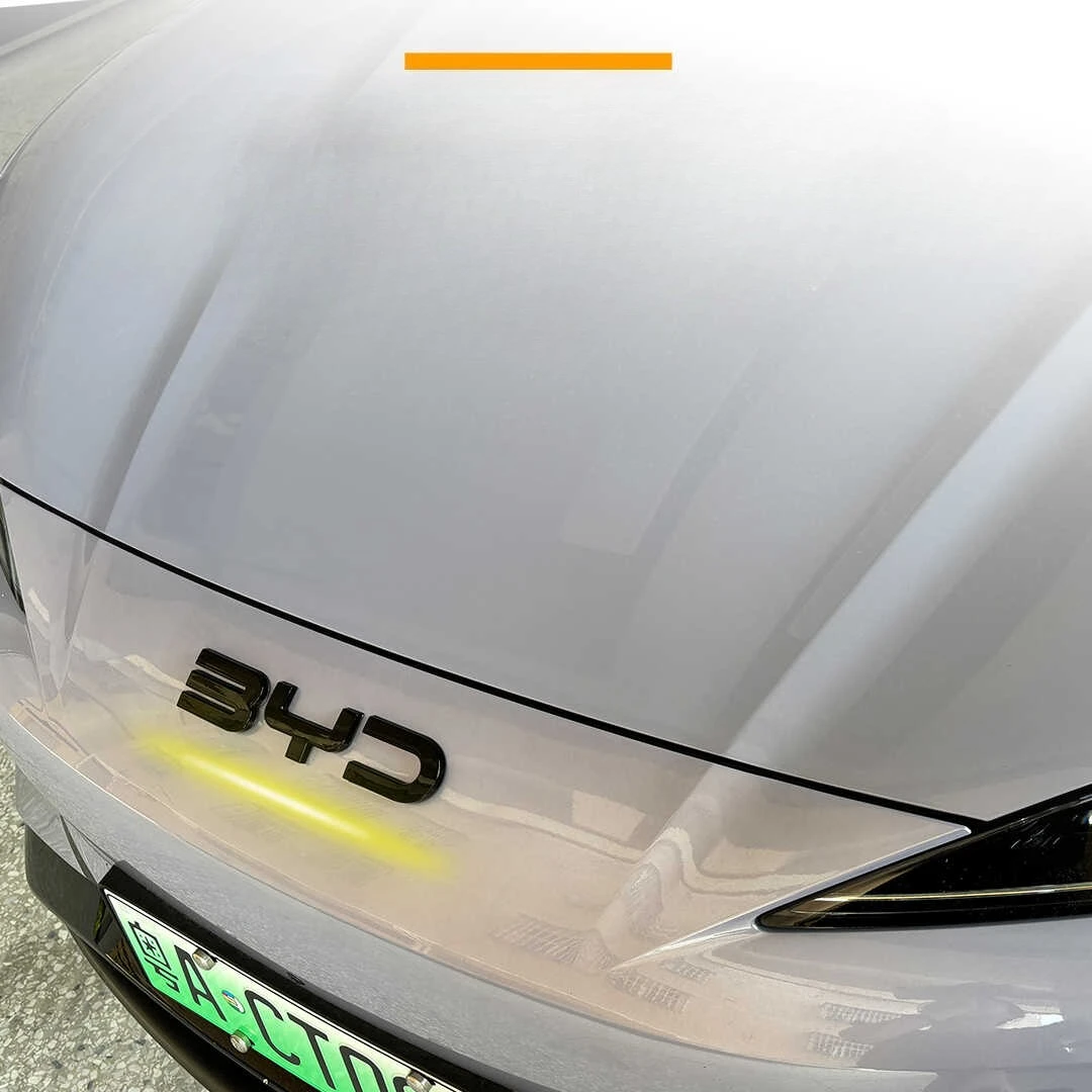 BYD Sealion 7 EV Auto Schwarz Front Emblem Black Warrior Hinten – Bild 4